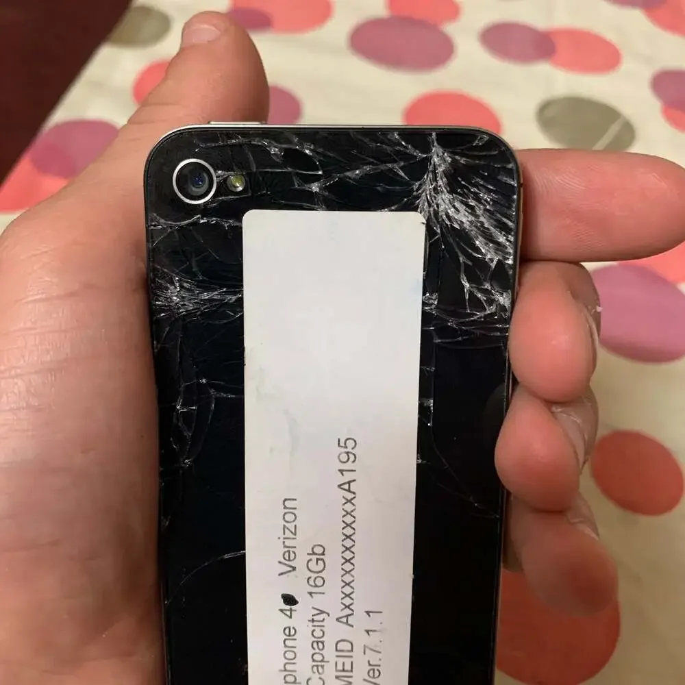 Apple iPhone 4 8GB in Black for Verizon FOR PARTS